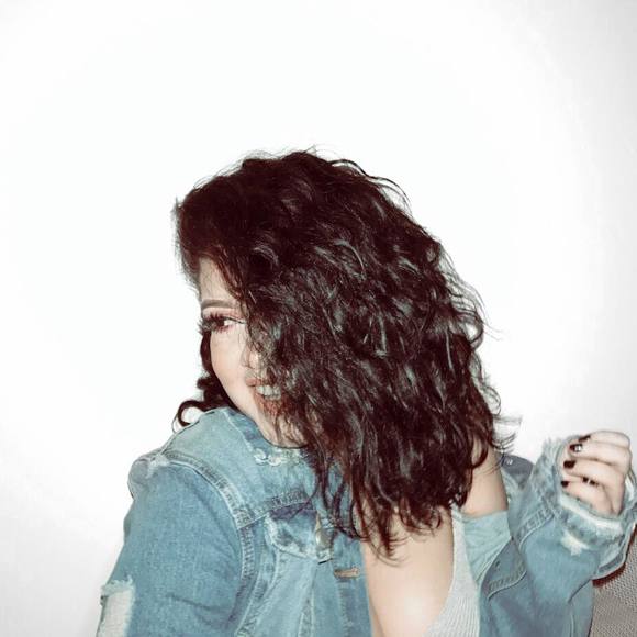 Meet your Posher, Stephanie - Picture 1 of 1